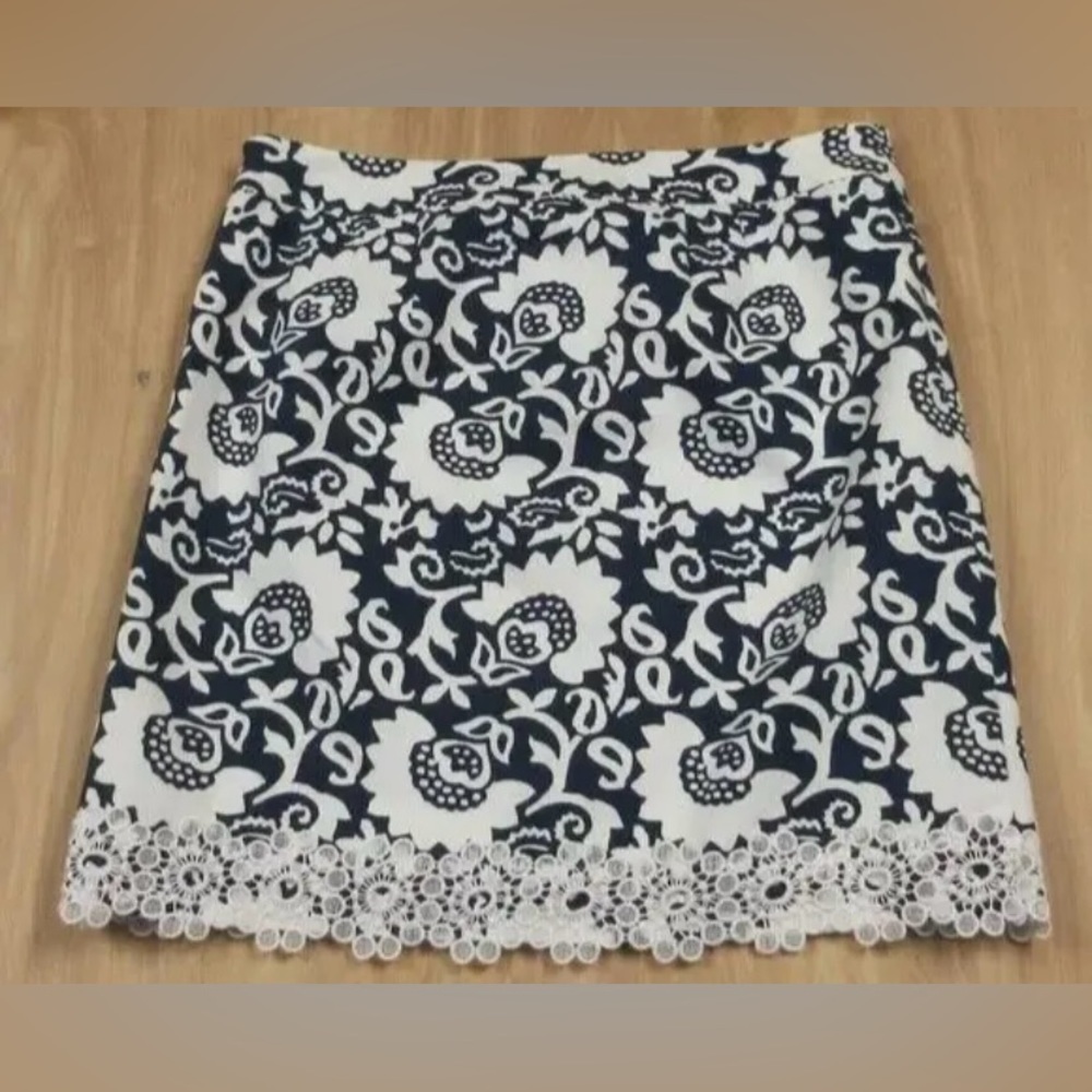 TALBOTS Floral Fully Lined Lace Hem Skirt